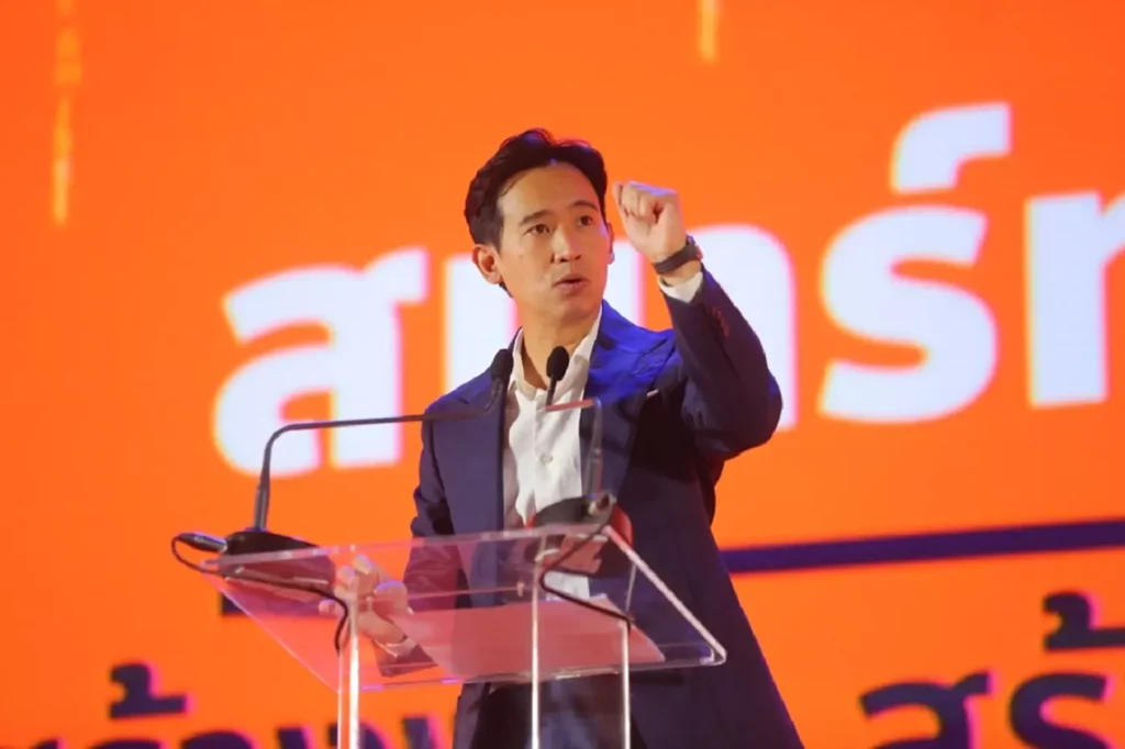“พิธา” ยืนยัน พรรคก้าวไกลไม่มีนโยบาย “ลดบำนาญ ขรก.” หลังข่าวปลอมระบาดซ้ำ