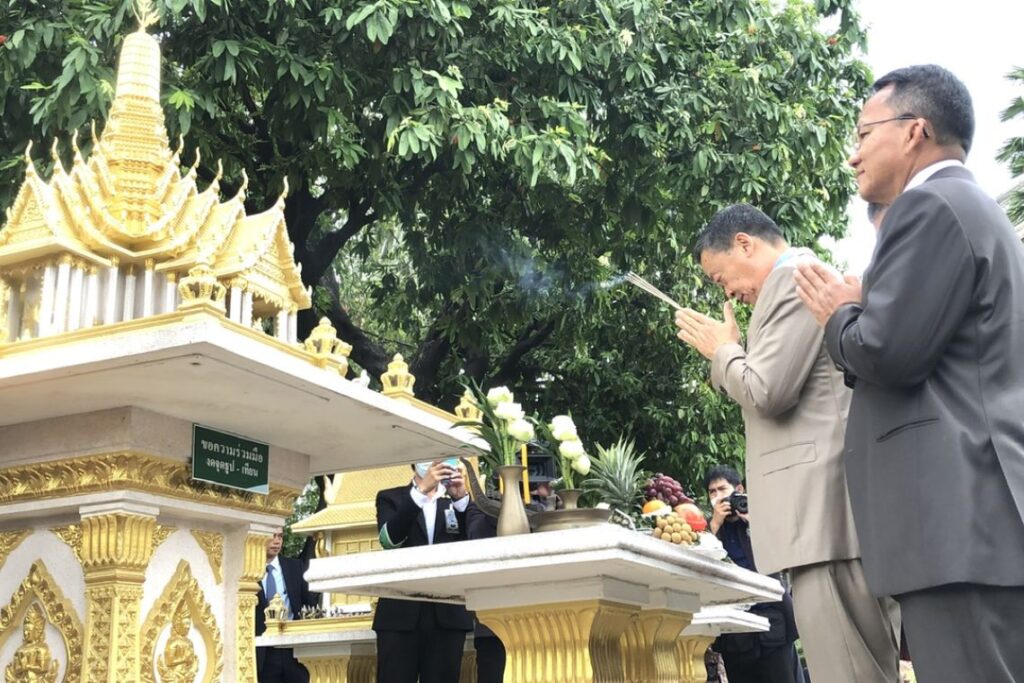 “เศรษฐา” สักการะ สิ่งศักดิ์ ทำเนียบ ประชุม ครม.นัดพิเศษ ลั่น ขอตั้ง ผบ.ตร.เอง
