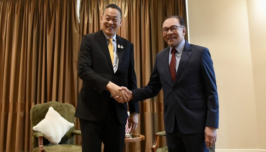 “เศรษฐา”เผย! หารือ ผู้นำมาเลย์ เปิดพื้นที่ จชต.ส่งเสิรมศก. โชว์ถุงเท้าลาย “หมีโคอาล่า”