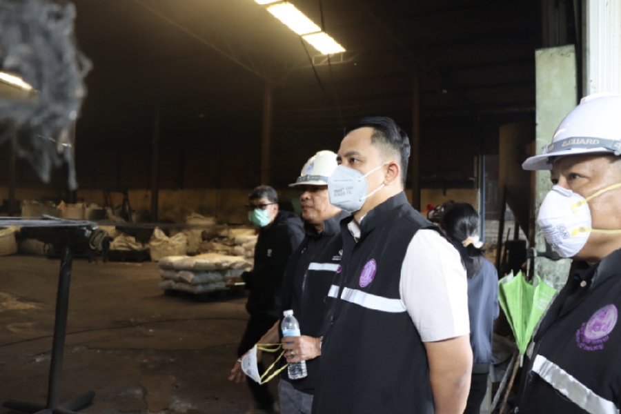 ทีม ‘เต็มเหนี่ยว’ ลุยตรวจโรงงานระยองกลิ่นเหม็นสั่งปิดทันที